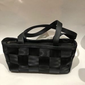 Harvey’s seatbelt bag